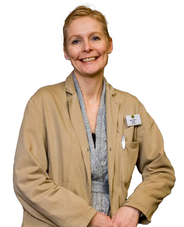 Lachend personeelslid Pamela met stofjas