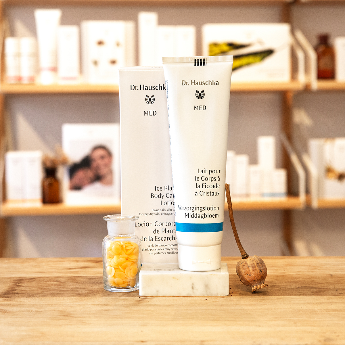 Tube Dr. Hauschka Verzorgingslotion Middagbloem MED